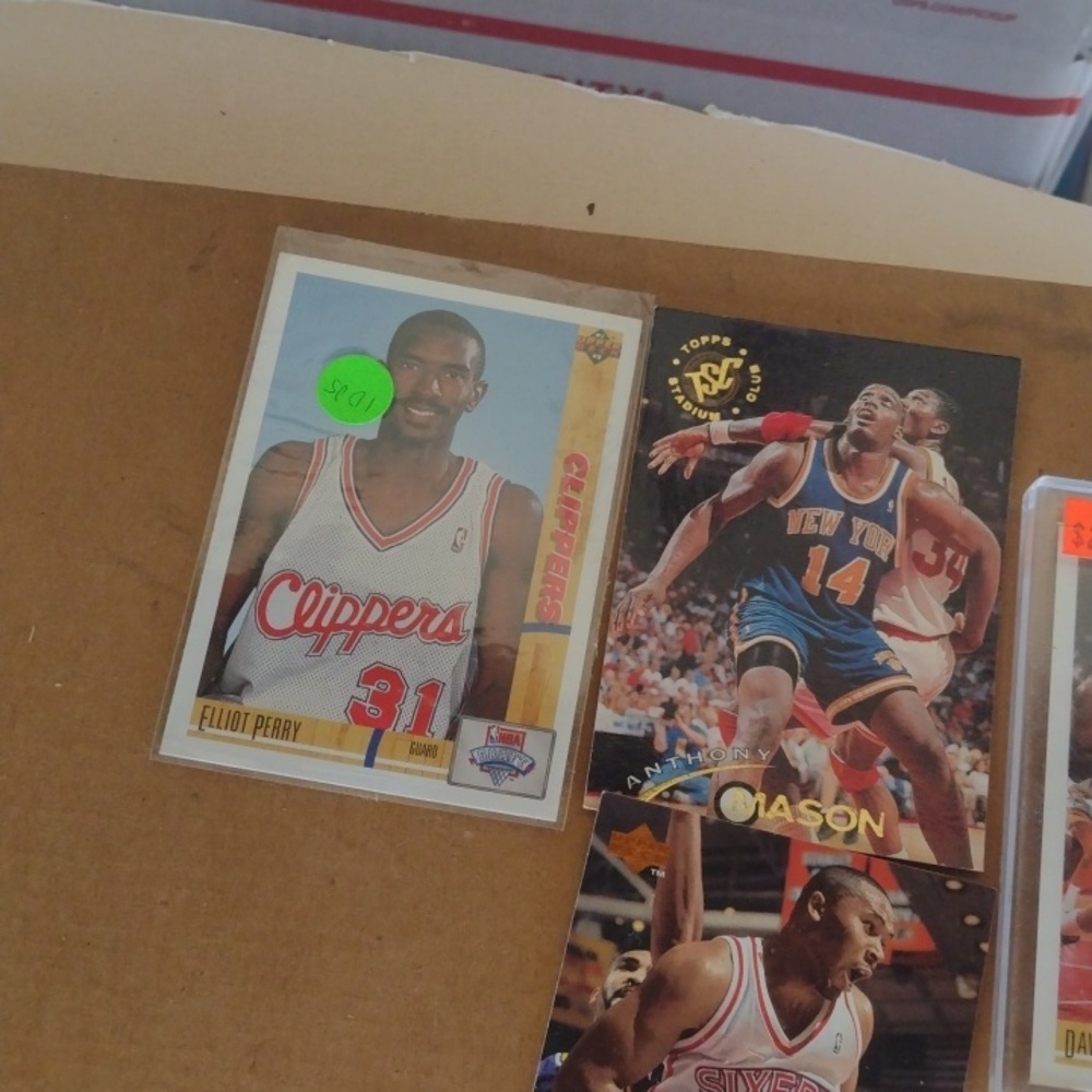 Assorted Basketball Trading Cards Collection - Picture 6 of 6